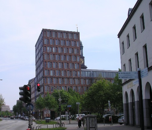 Audio-Tour 17 Ludwig-Erhard-Straße 11–17, Englische Planke 02, (Gerstäckerstraße 04 –10), Michaelis-Quartier (Wohnbebauung)