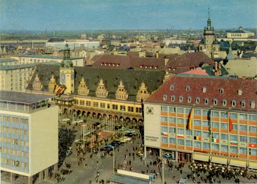 Wasserwerfer auf dem Marktplatz