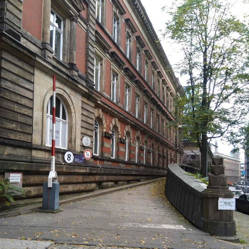 Audio-Tour 09 Gorch-Fock-Wall 01a / Dammtorwall 04, Oberpostdirektion [Mittelteil], 