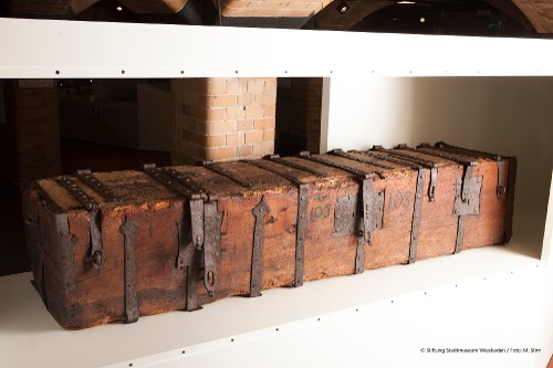 Station 8 - Aus einem einzigen Stamm