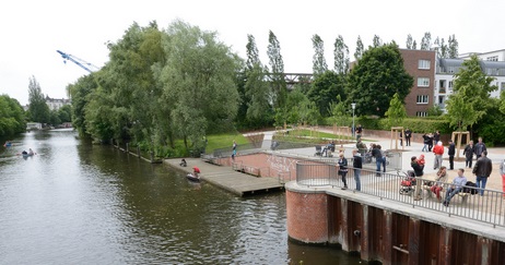 Jarreplatz (Apotheke und Rewe)