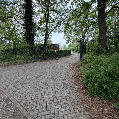 Begin schoolterrein