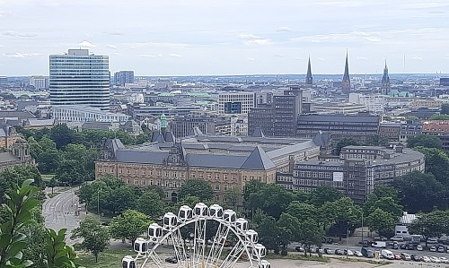 Audio-Tour 04: Sievekingplatz mit den Gerichten und Johannes-Brahms-Platz (Hamburg Stadtteile im Wandel - Die Neustadt) 